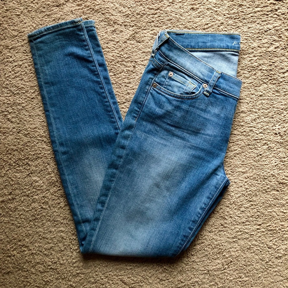 MOVING SALE ✨ 7 For All Mankind Skinny Jeans